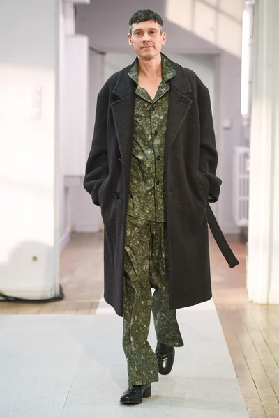 Look 24